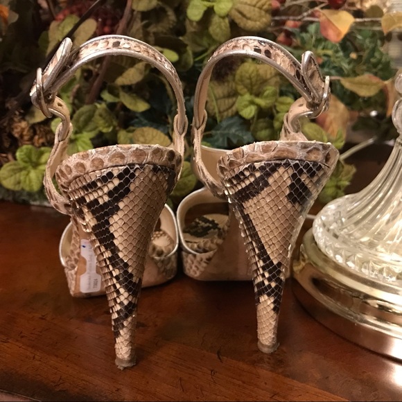 Oscar de la Renta Python Snakeskin Platform Heels - Picture 3 of 7
